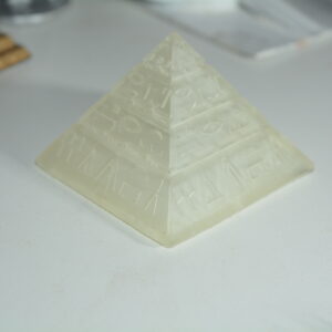 Miniatura da Pirâmide do Egito Transparente: Decoração Versátil para Casa e Aquário! 🌟✨