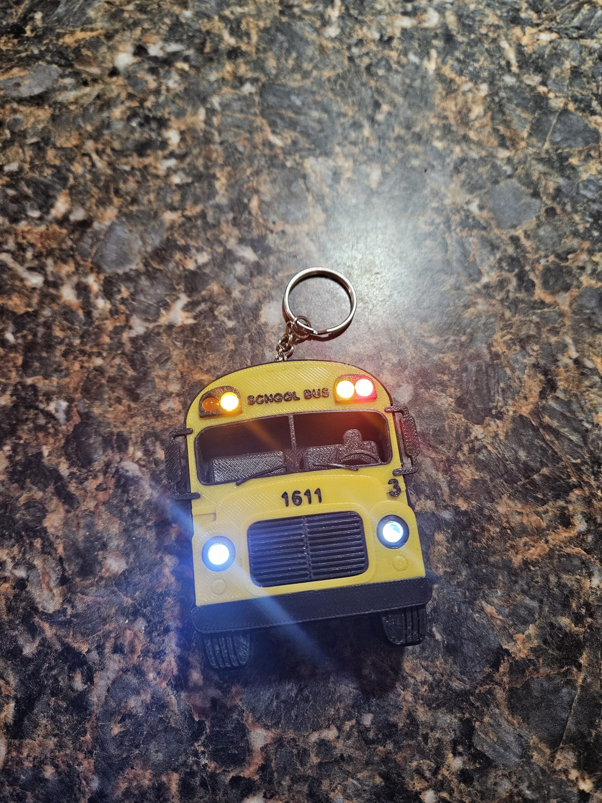 Illuminated 3D-Printed School Bus Keychain with functional lights (custom made) - Image 6