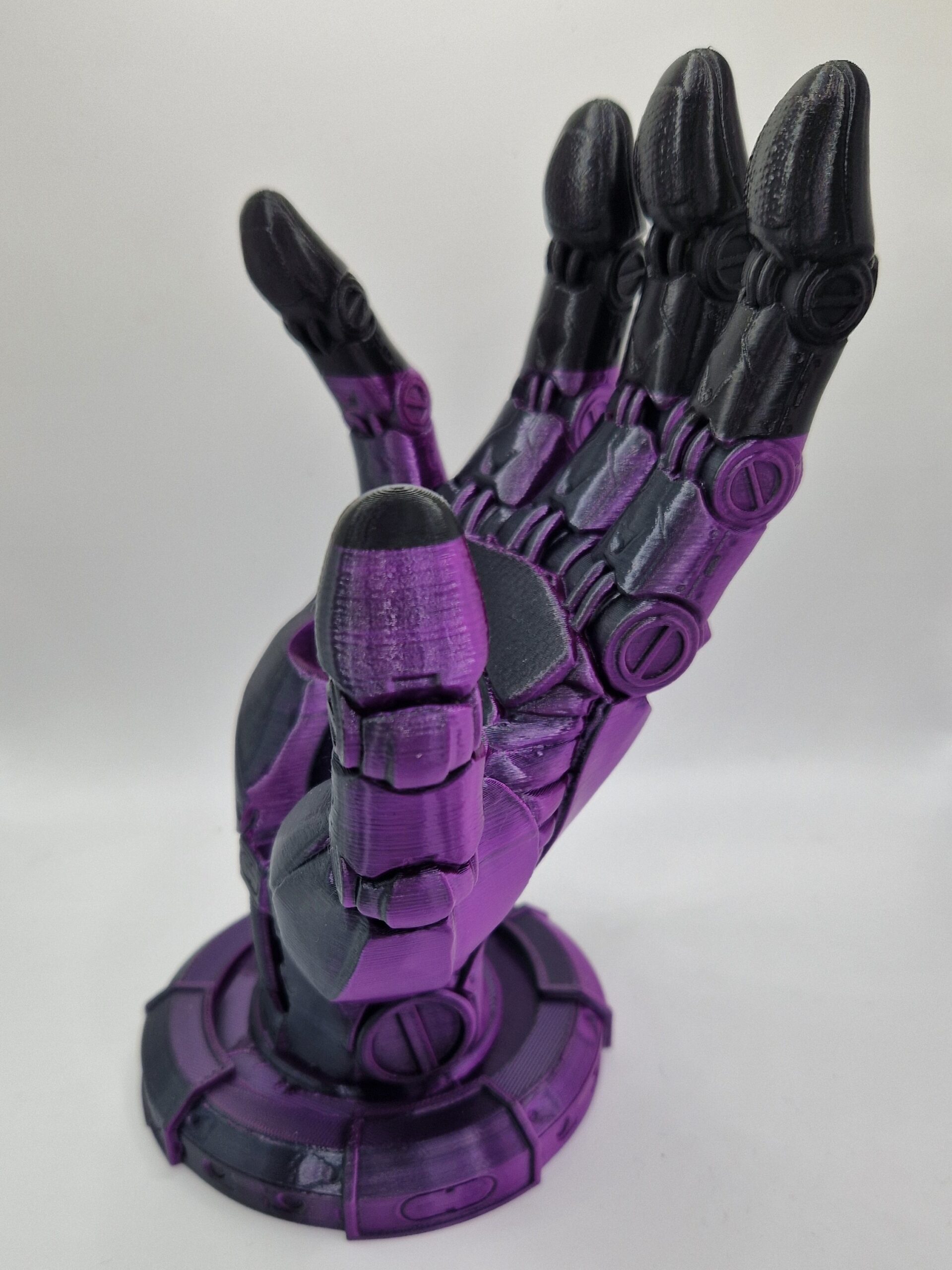 Robot Hand Phone Holder - Image 3