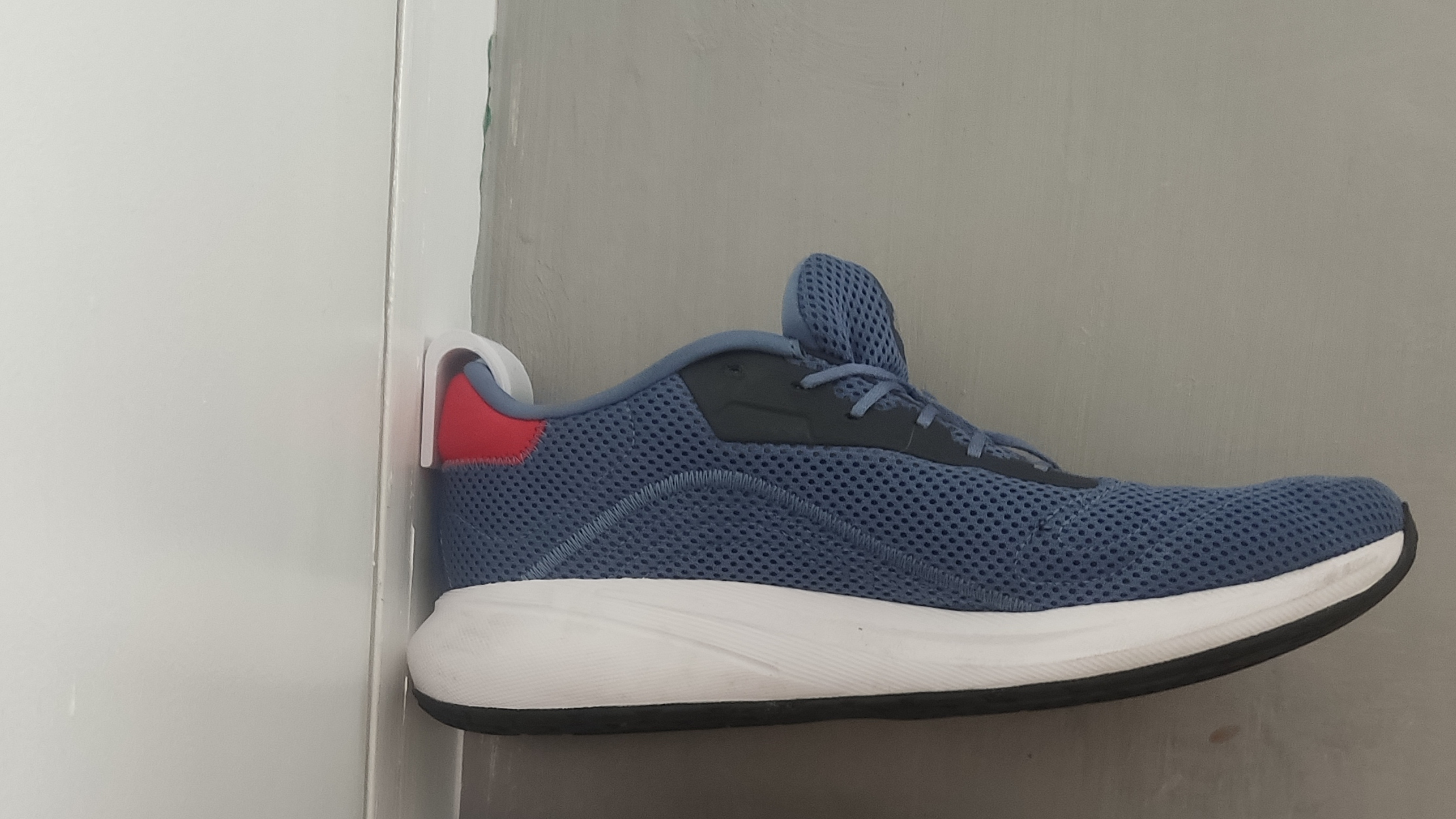 Organizador de tenis de parede