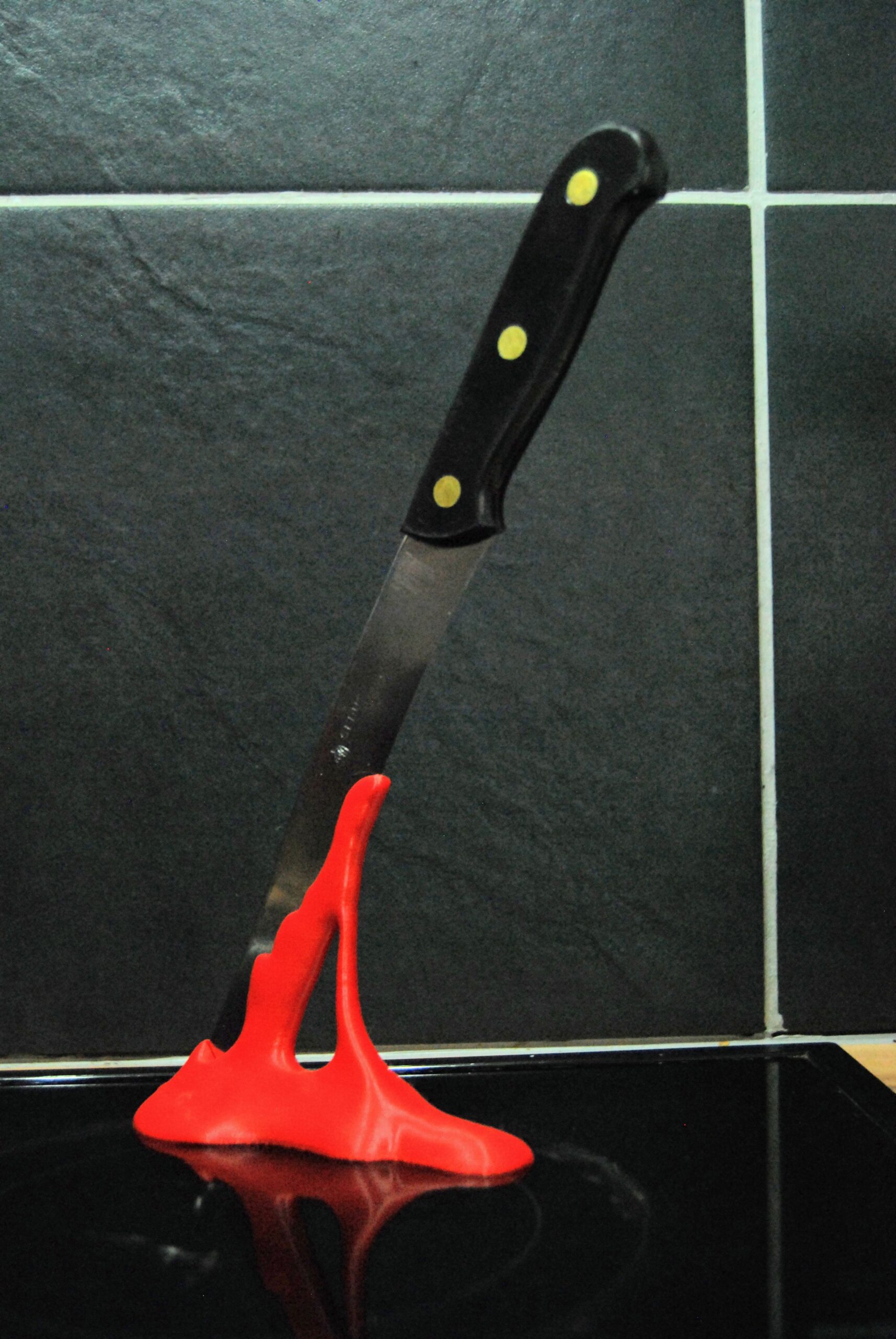 Porte couteau sanglant décoration originale cuisine glauque sang - Image 3